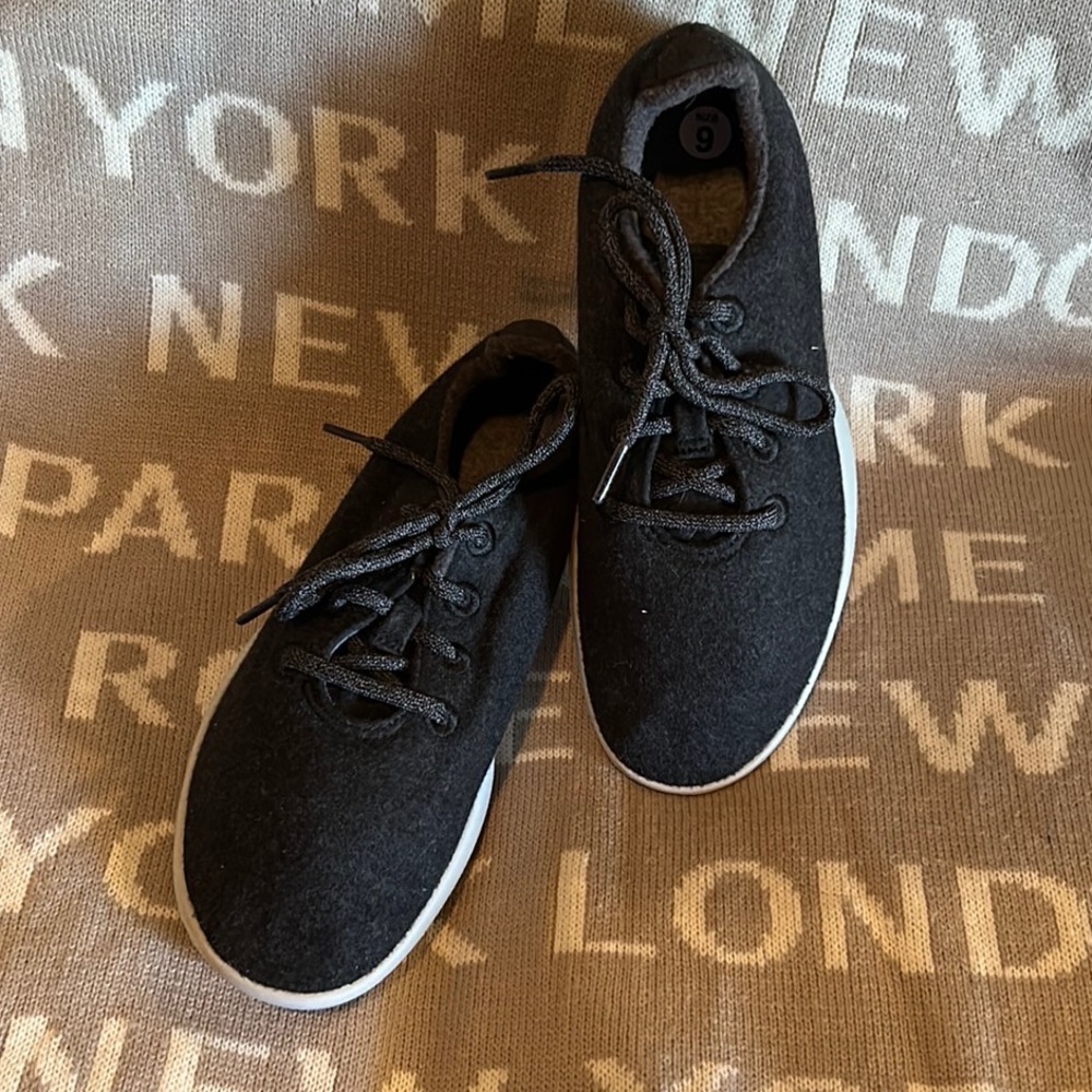 Women’s Wool Runner Allbirds in Dark Grey